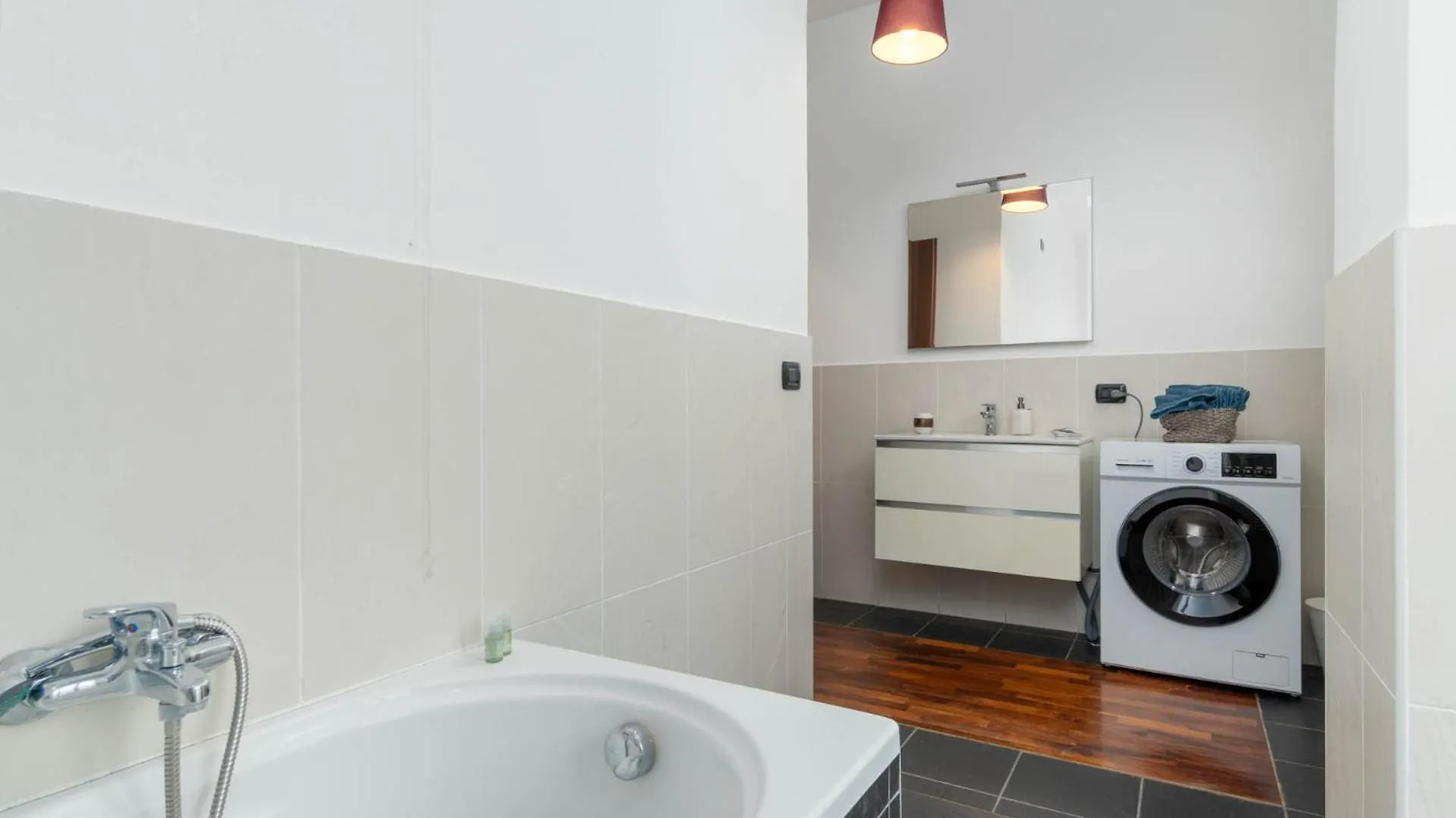 Attico Di 300 Mq 6 Camere 5 Bagni, Ampio Terrazzo 切萨诺博斯科内 0*,  意大利