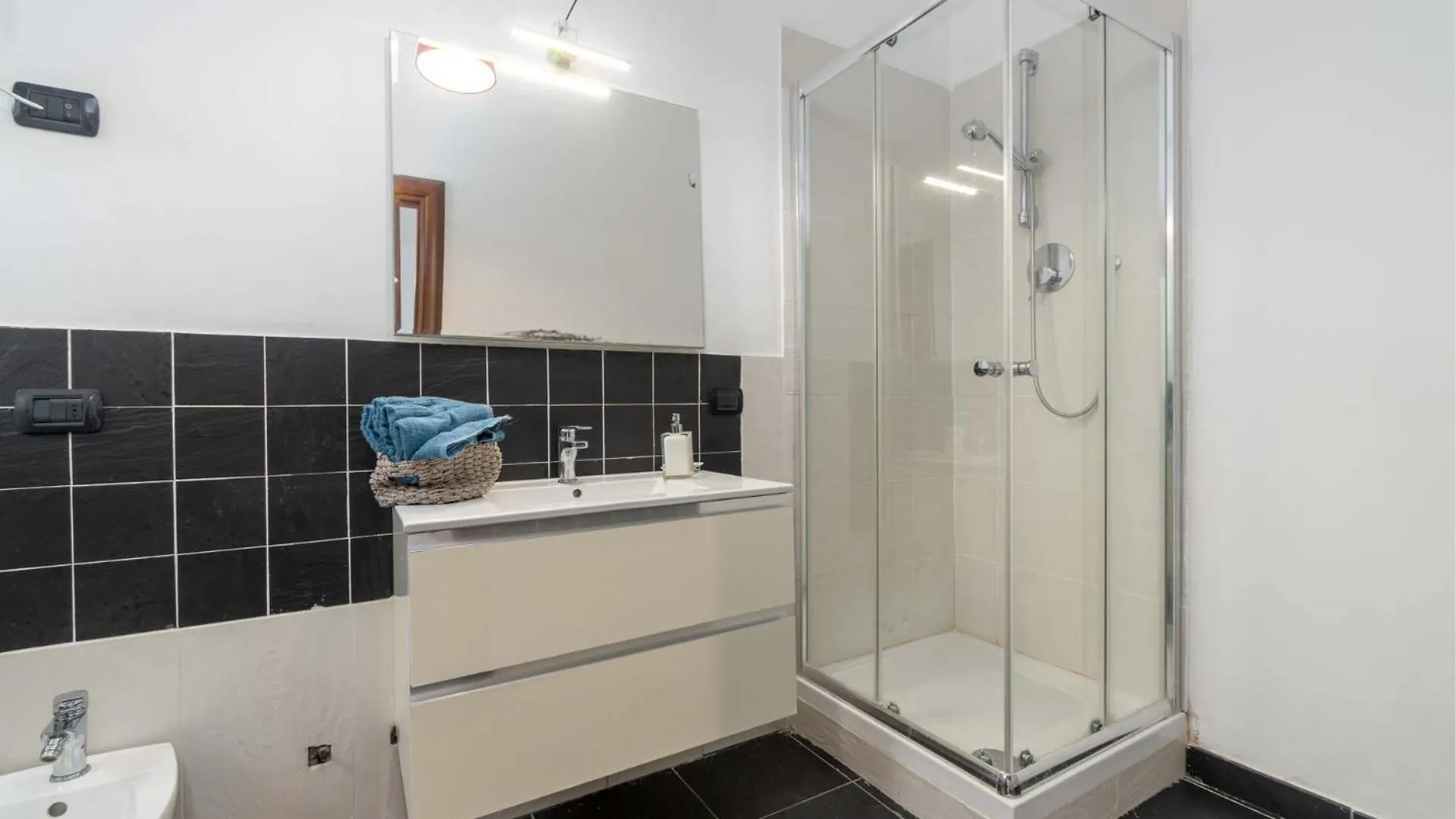 Attico Di 300 Mq 6 Camere 5 Bagni, Ampio Terrazzo 切萨诺博斯科内 意大利
